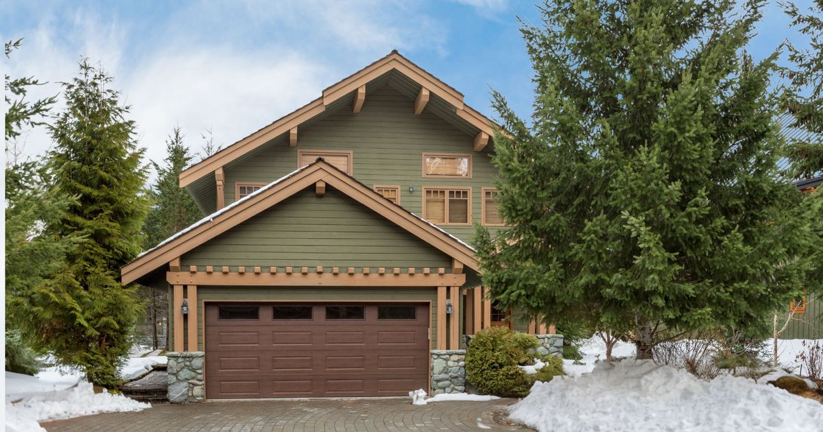 Best Whistler Cabin Rentals with Hot Tub