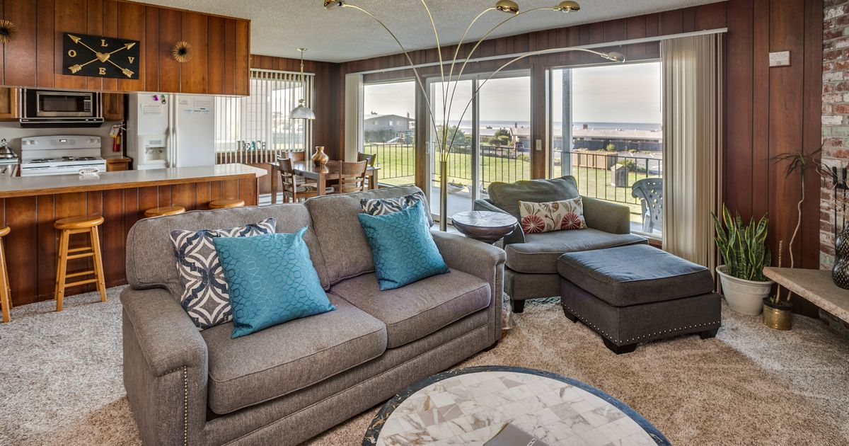 P453 2 Bedroom 1st floor, Stairs down to the unit, No cleaning fees