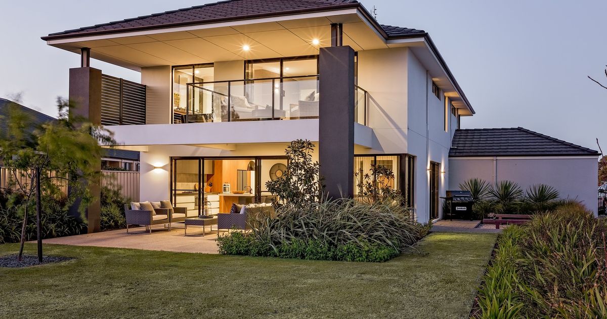 Front 9 Modern Golf Course View Dunsborough Holiday Home