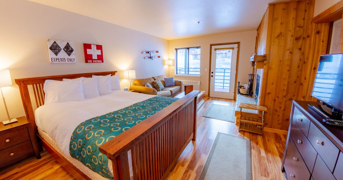 Meadows Getaway Retreat Hotel Style Sleeps 4 at Kirkwood Pyramid