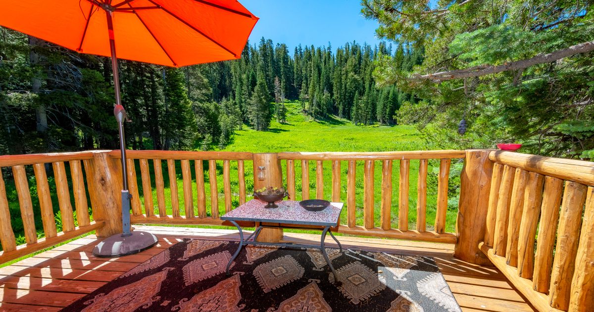 Tragedy Springs Luxury Log Cabin above Silver Lake Pyramid Peak
