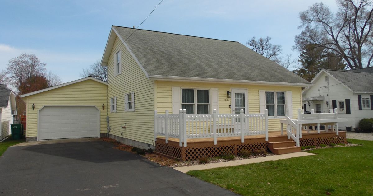 TawaStay located in Tawas City pet friendly and close to Lake Huron