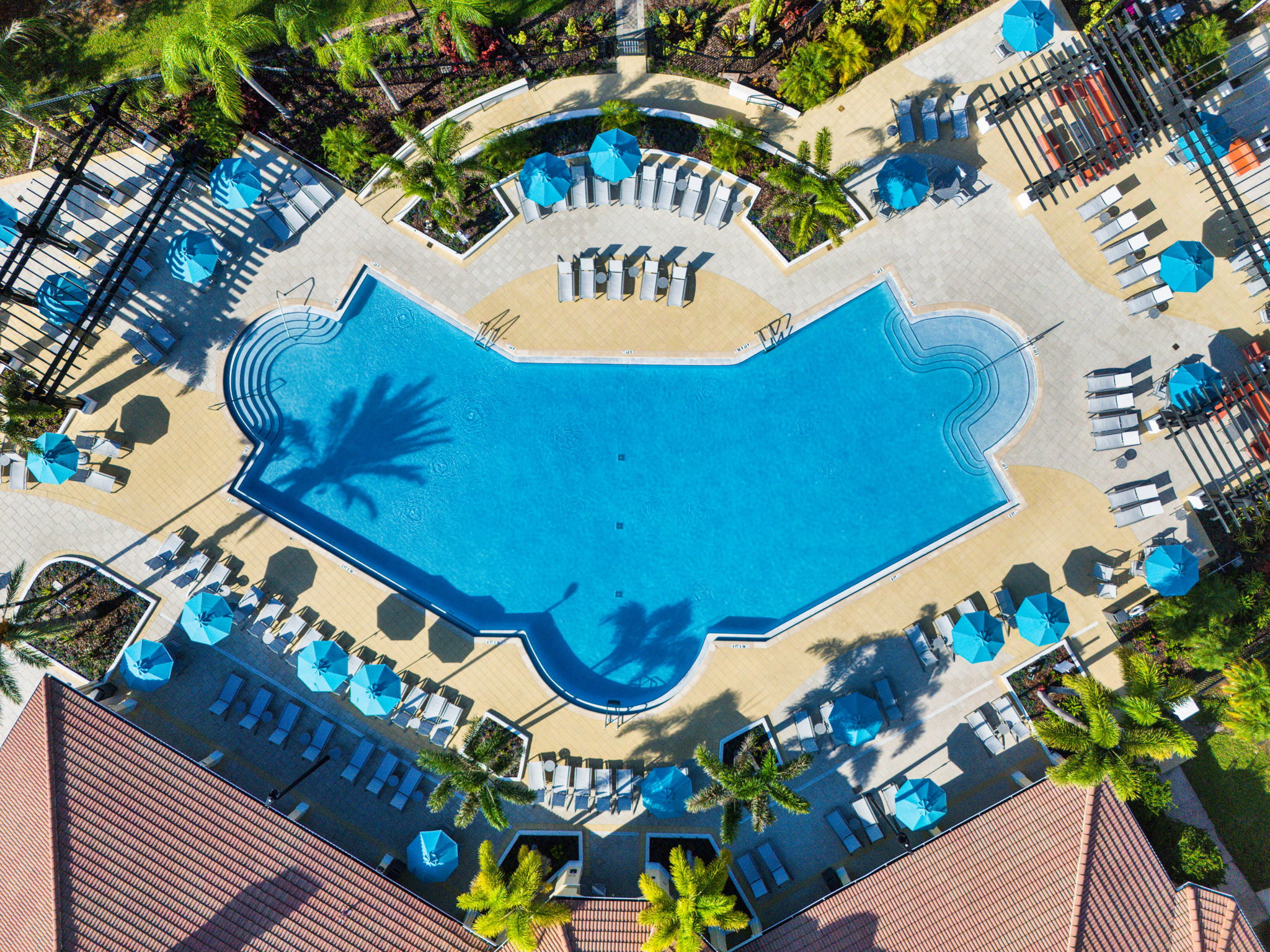 Large Lake Front Stunner WOW - Clubhouse Pool 