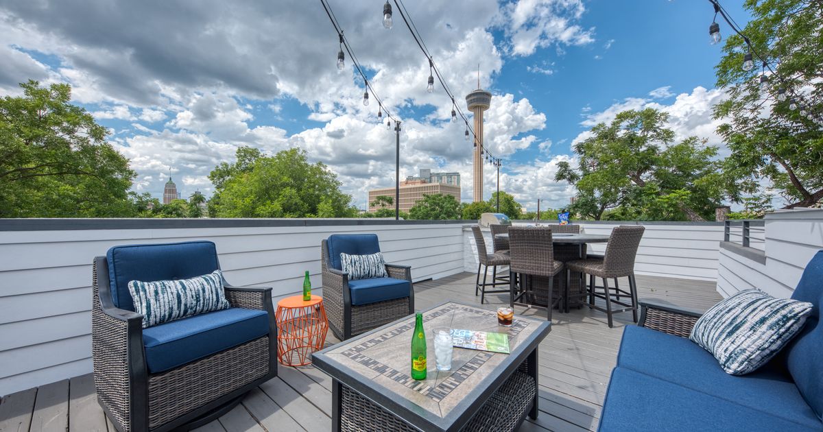 Oasis in Lavaca RiverCity Hosting