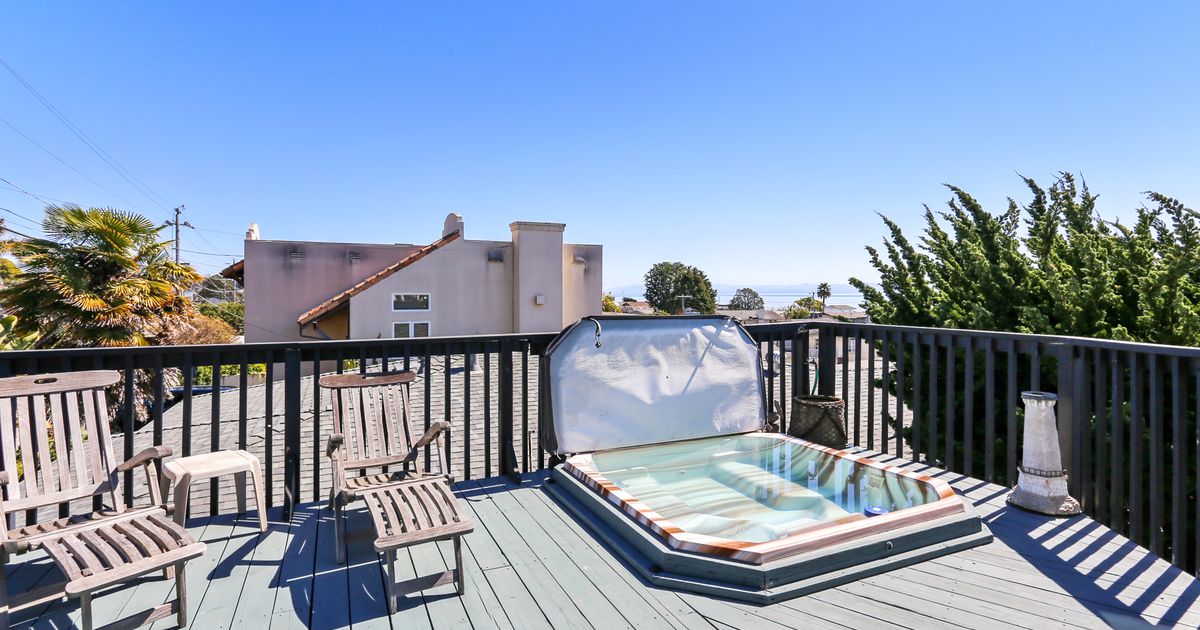 Soaking in Seacliff *Hot Tub* Kendall & Potter Vacation Rentals