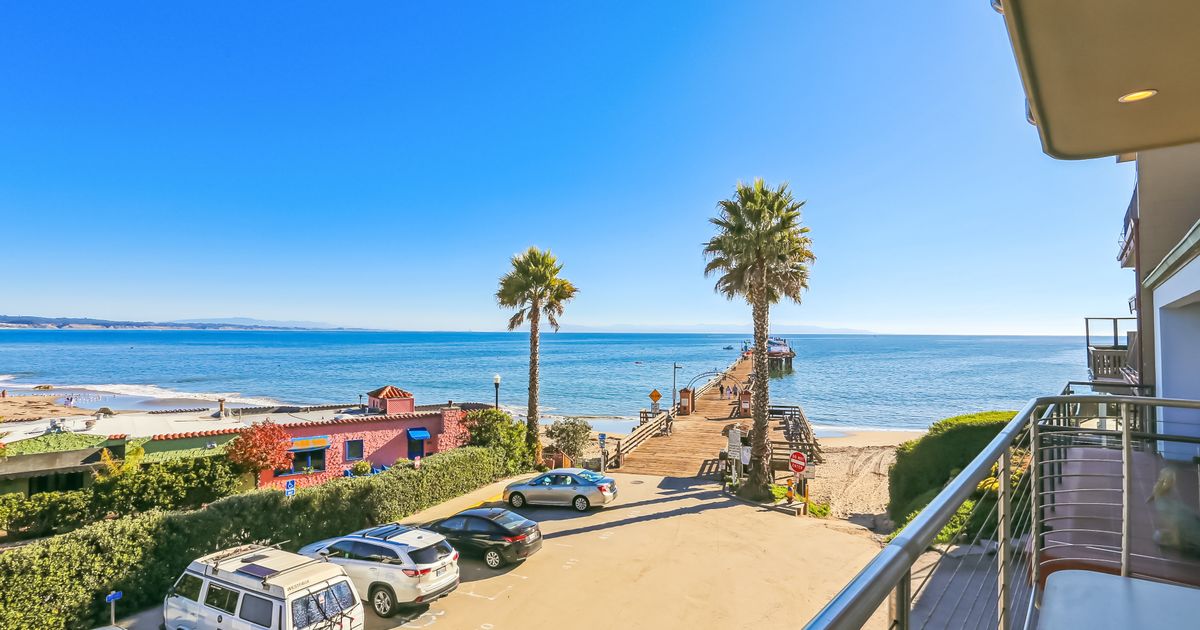 Luxury Oceanside Dream Beach House right at the Capitola Wharf steps to