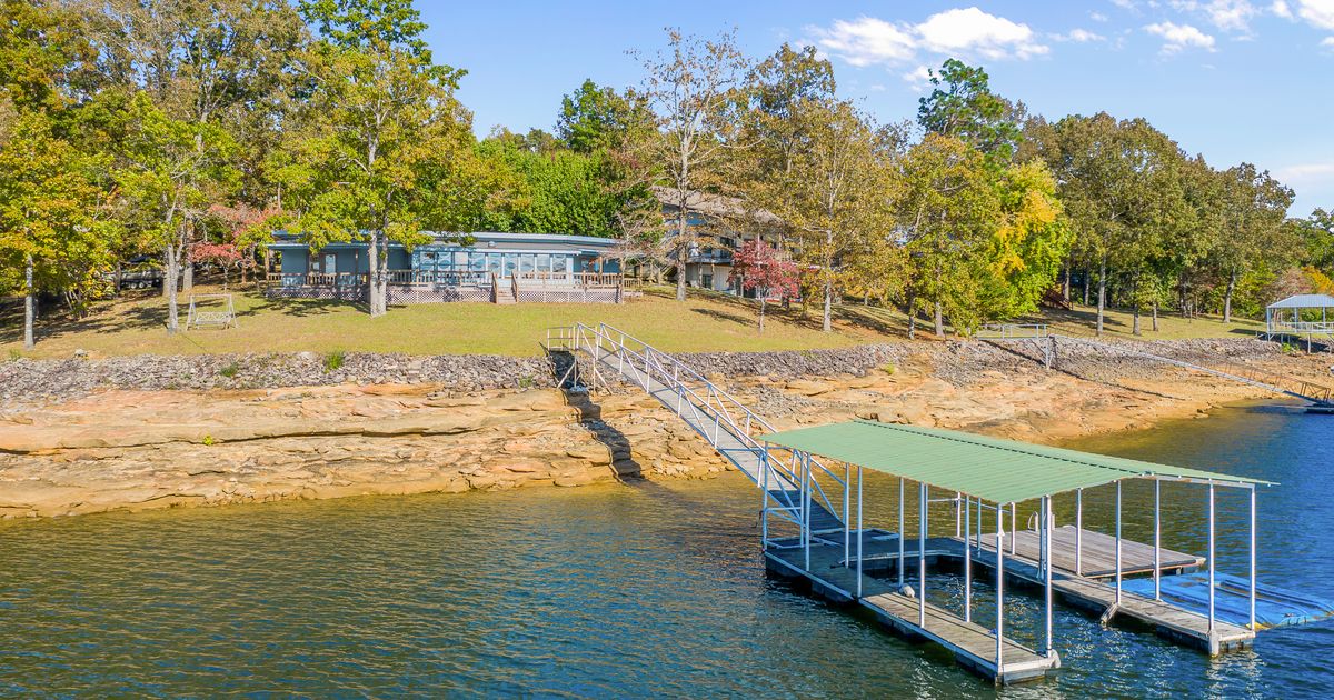 Water's Edge Smith Lake Rentals