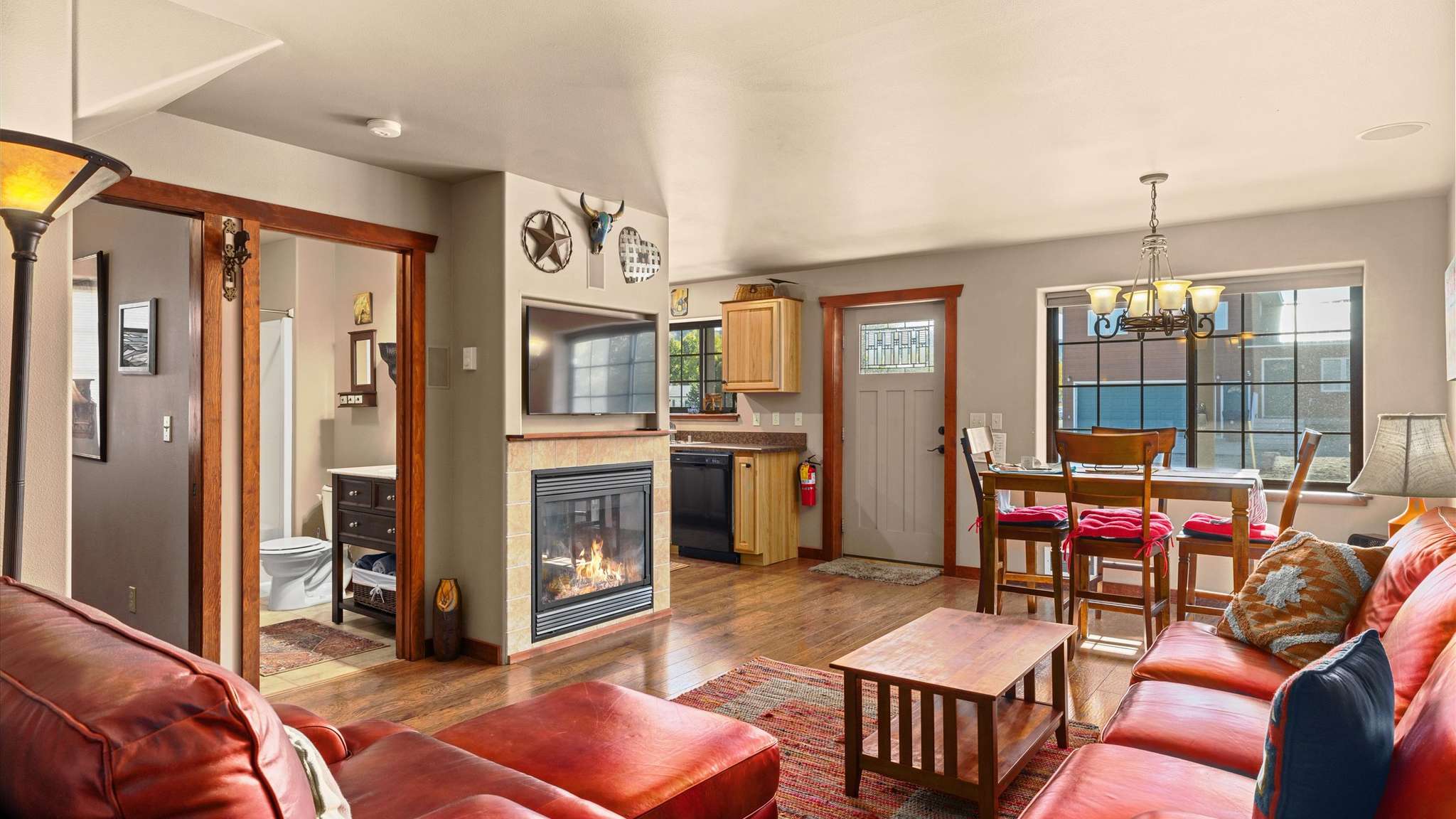 Cozy condo close to downtown