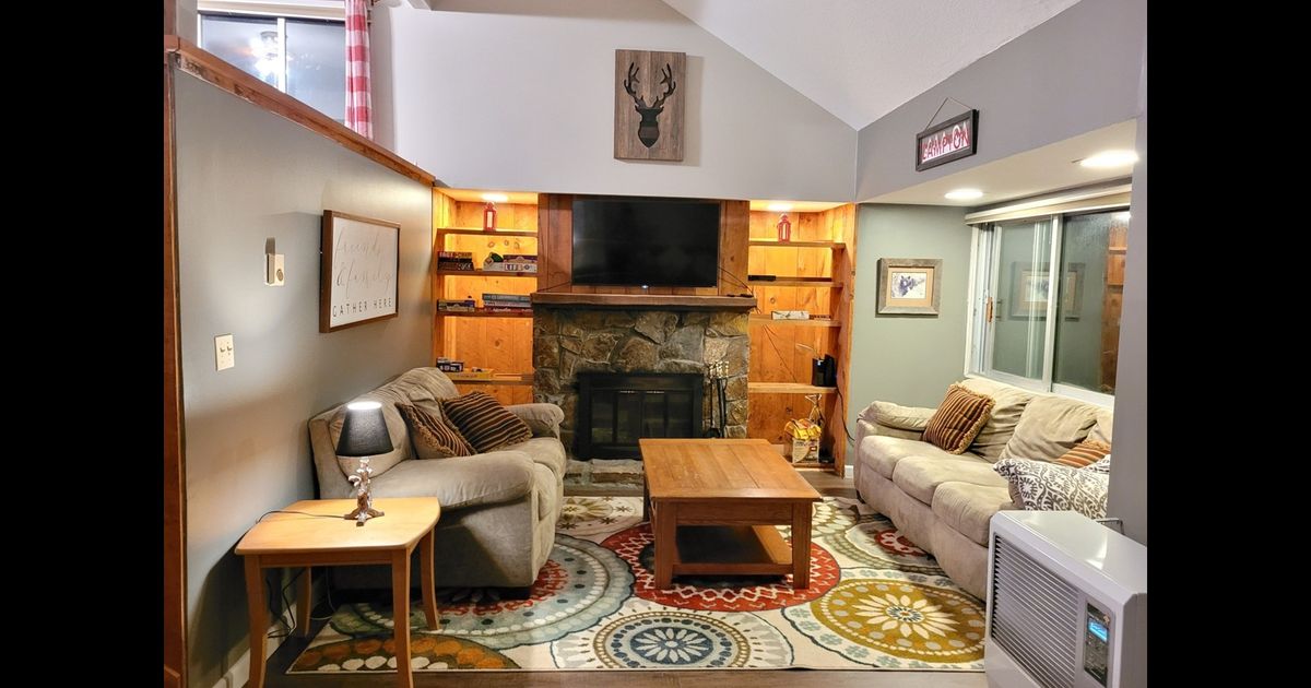 Pet Friendly Waterville Estates Condo close Rec. Center All Mountain