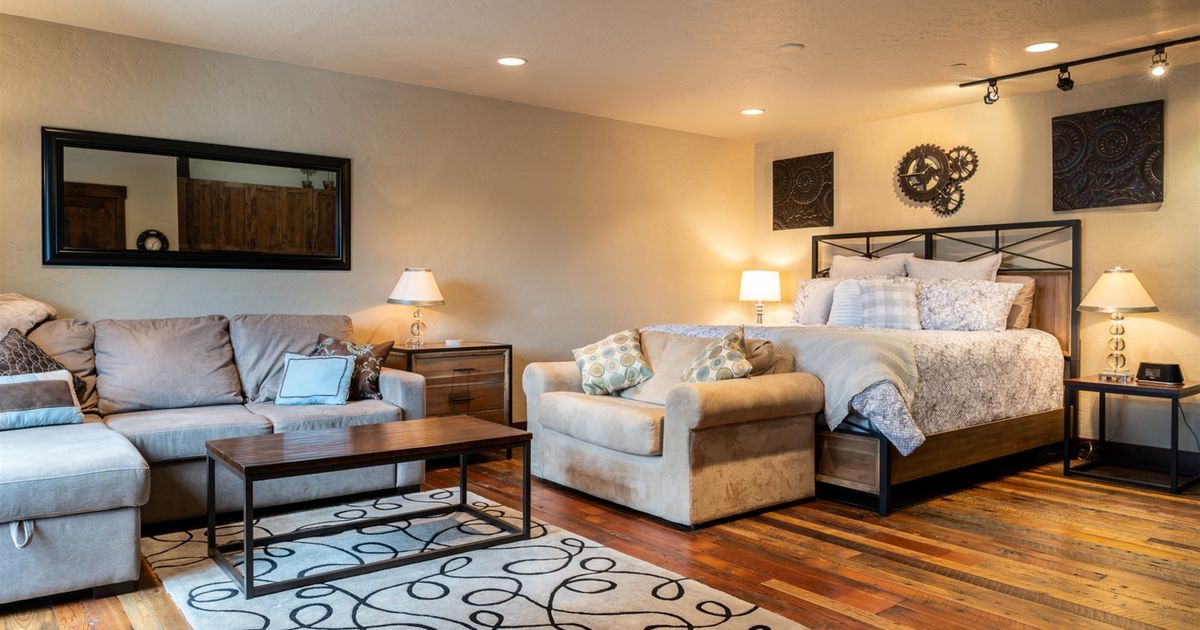 Downtown Whitefish Studio Condo, 204, STEPS from activites! IBEX