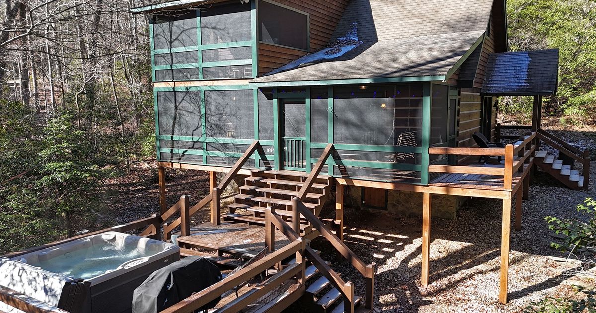 Cardinal Creek Pet Friendly cabin rental North Mountain