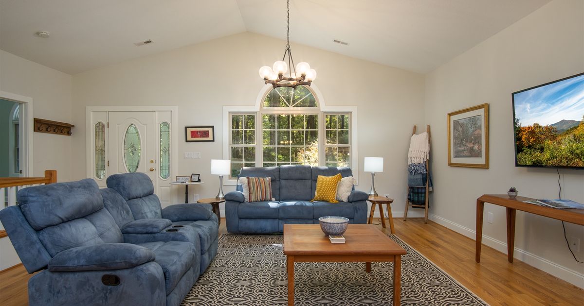 Three Bedroom Vacation Rental Home in Connestee Falls White Squirrel