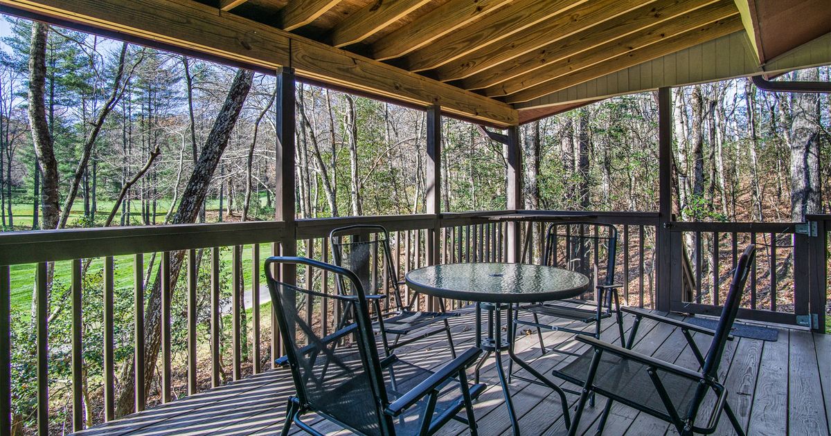 Connestee Falls Vacation Rental on Golf Course White Squirrel Realty