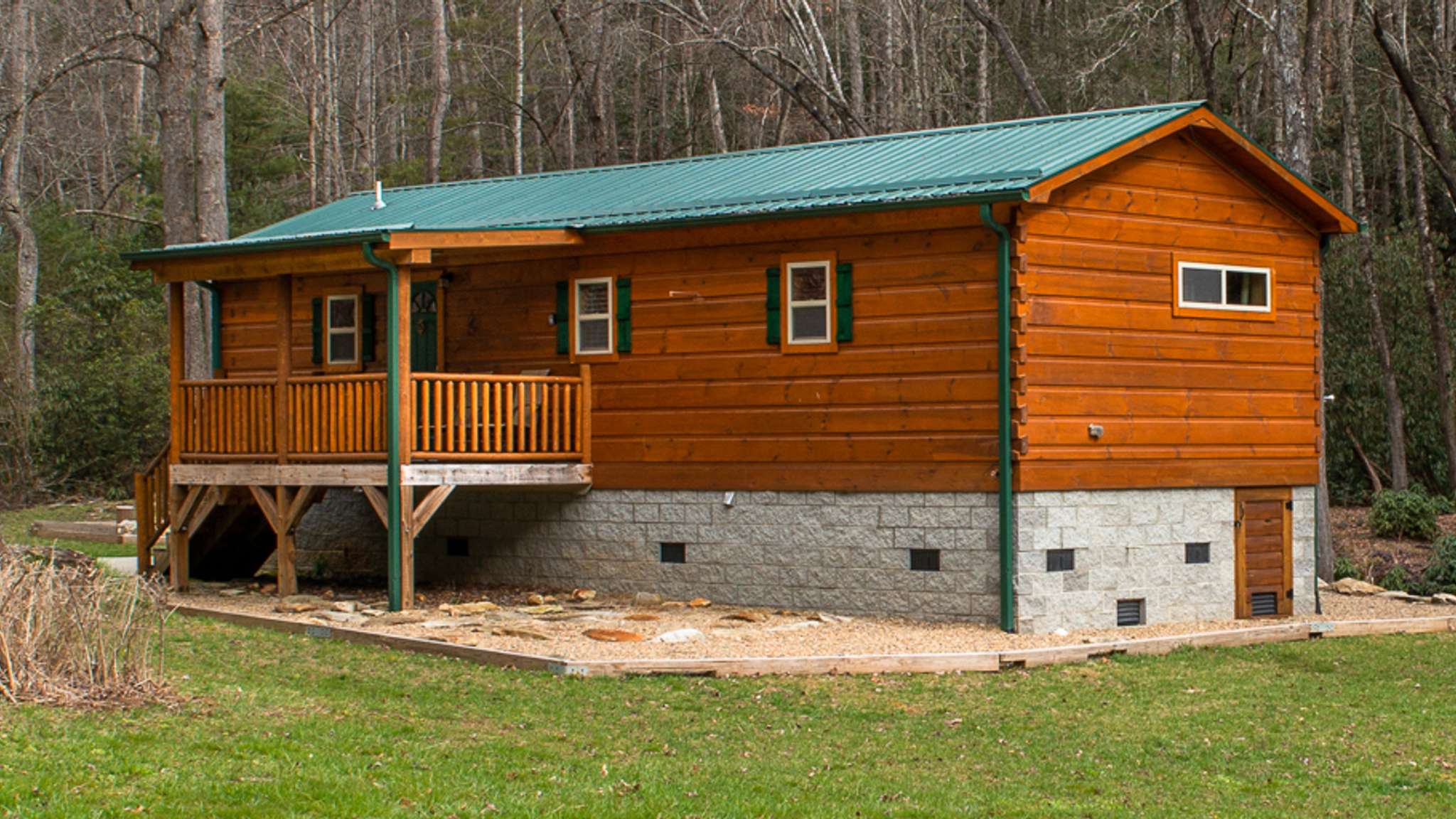 Creekside Log Cabin in Pisgah Forest with Fire-pit - White Squirrel Realty  \u0026 Rentals, image size:2048x1152
