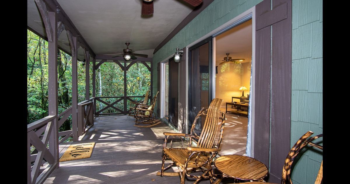 two bedroom rental in Connestee Falls near clubhouse White Squirrel