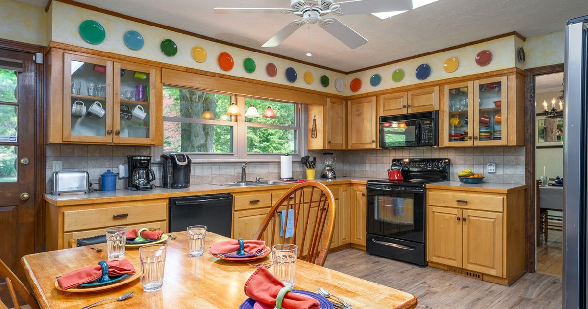 Sunset Ranch over Crab Creek is a 3 bedroom White Squirrel Realty