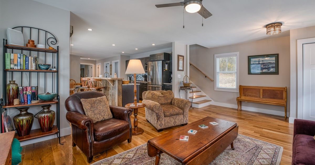 PetFriendly 4 Bedroom Vacation Rental Near Bike Path White Squirrel