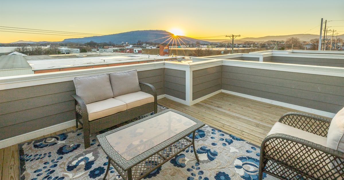 Southside Townhome Minutes Away from Downtown Chattanooga! River City