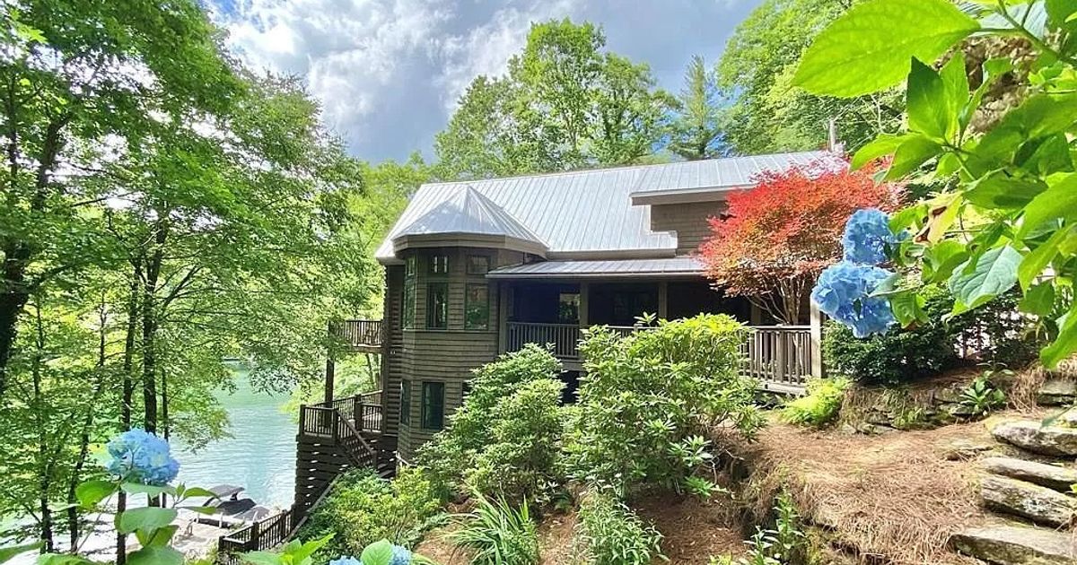 Glenville, NC Vacation Rental Sparkling Waters Lodge Rent In