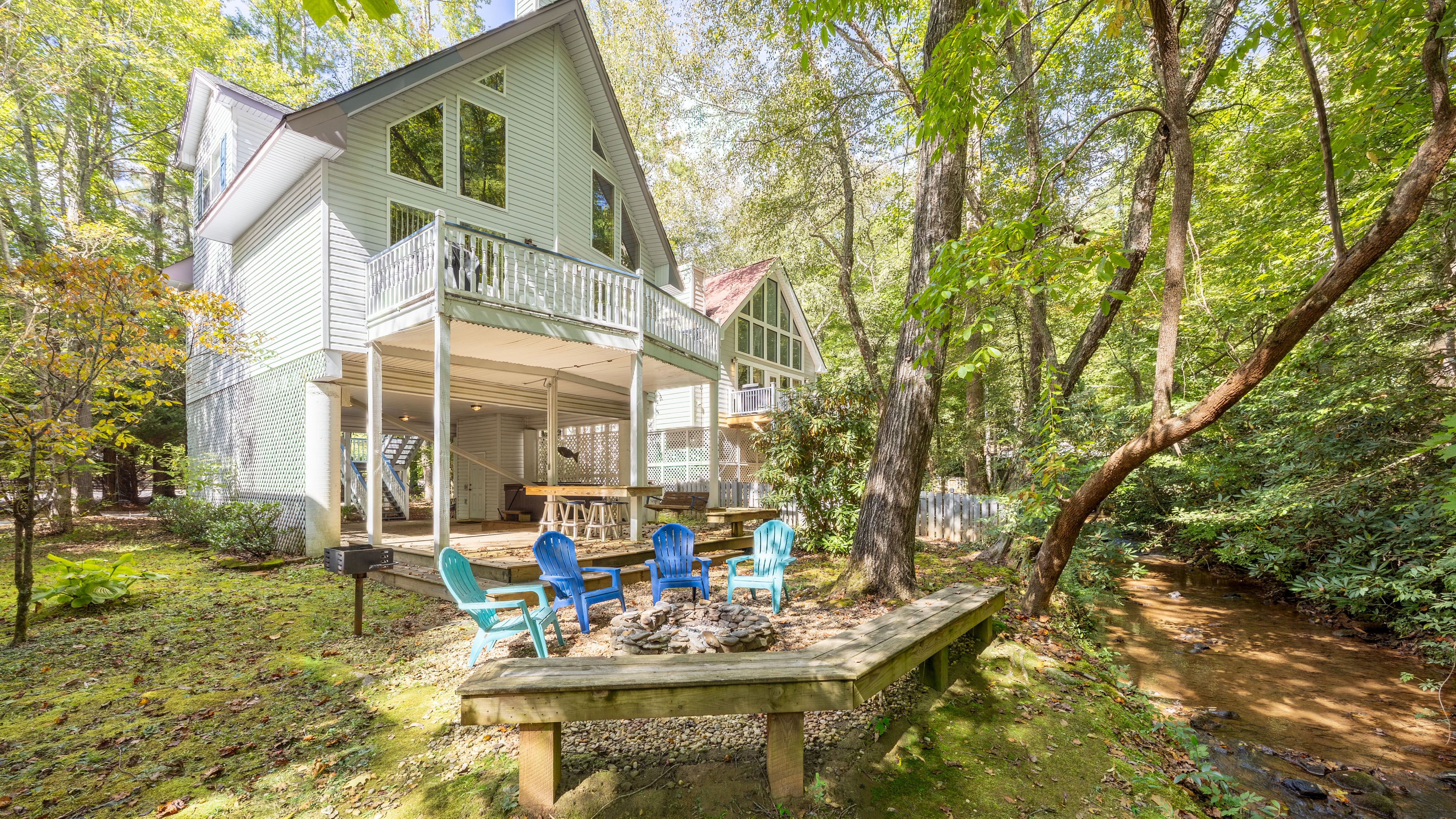 Misty Creek | 2 Bdr Creekside Vacation Cabin in Helen GA