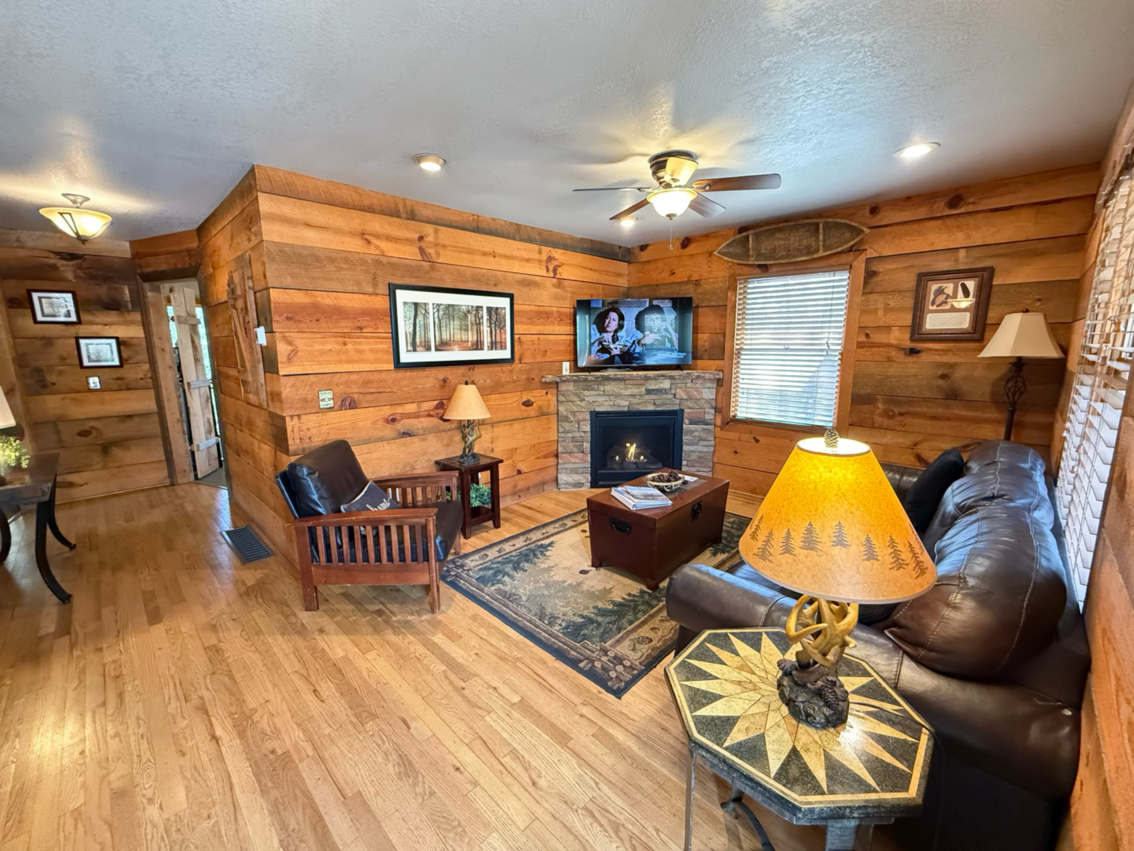 Chimney Mtn 2 | Dog Friendly 2 Bdr with Covered Hot Tub - Pinnacle