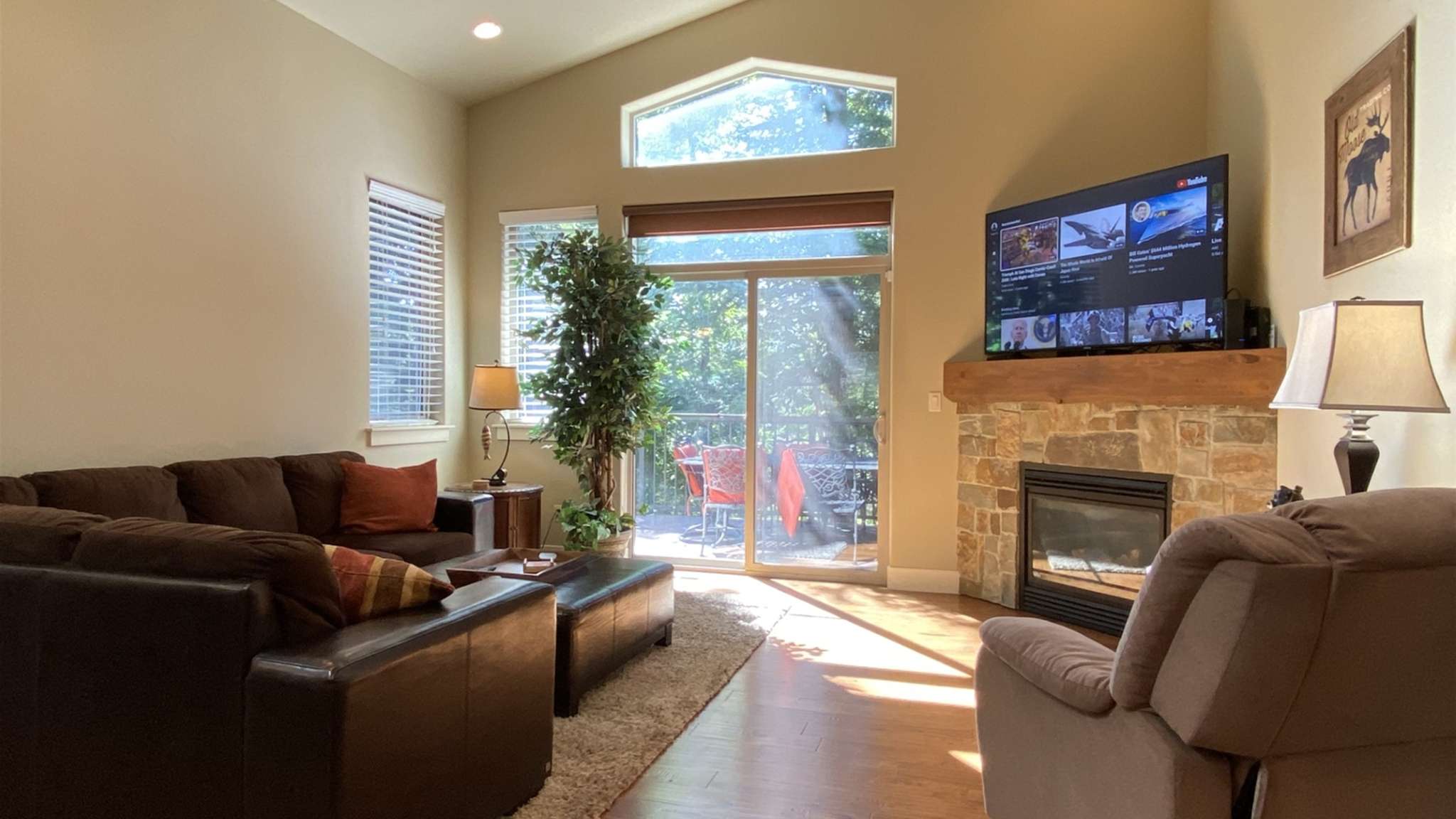 Plenty of room for the whole family in the living room 